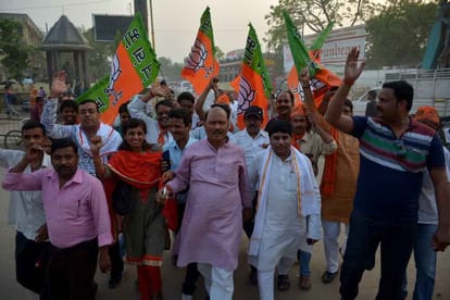 bjp foundation day celebrated in varanasi