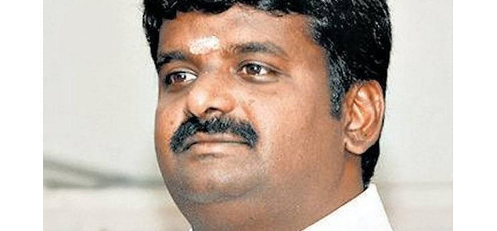 income tax doing raids at the house of state's health minister c vijayabaskar in tamil nadu
