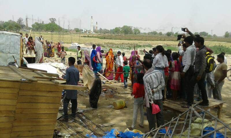 demolition of women at liquor shop
