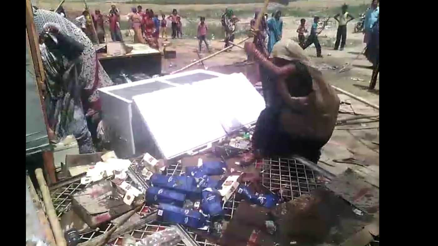 demolition of women at liquor shop