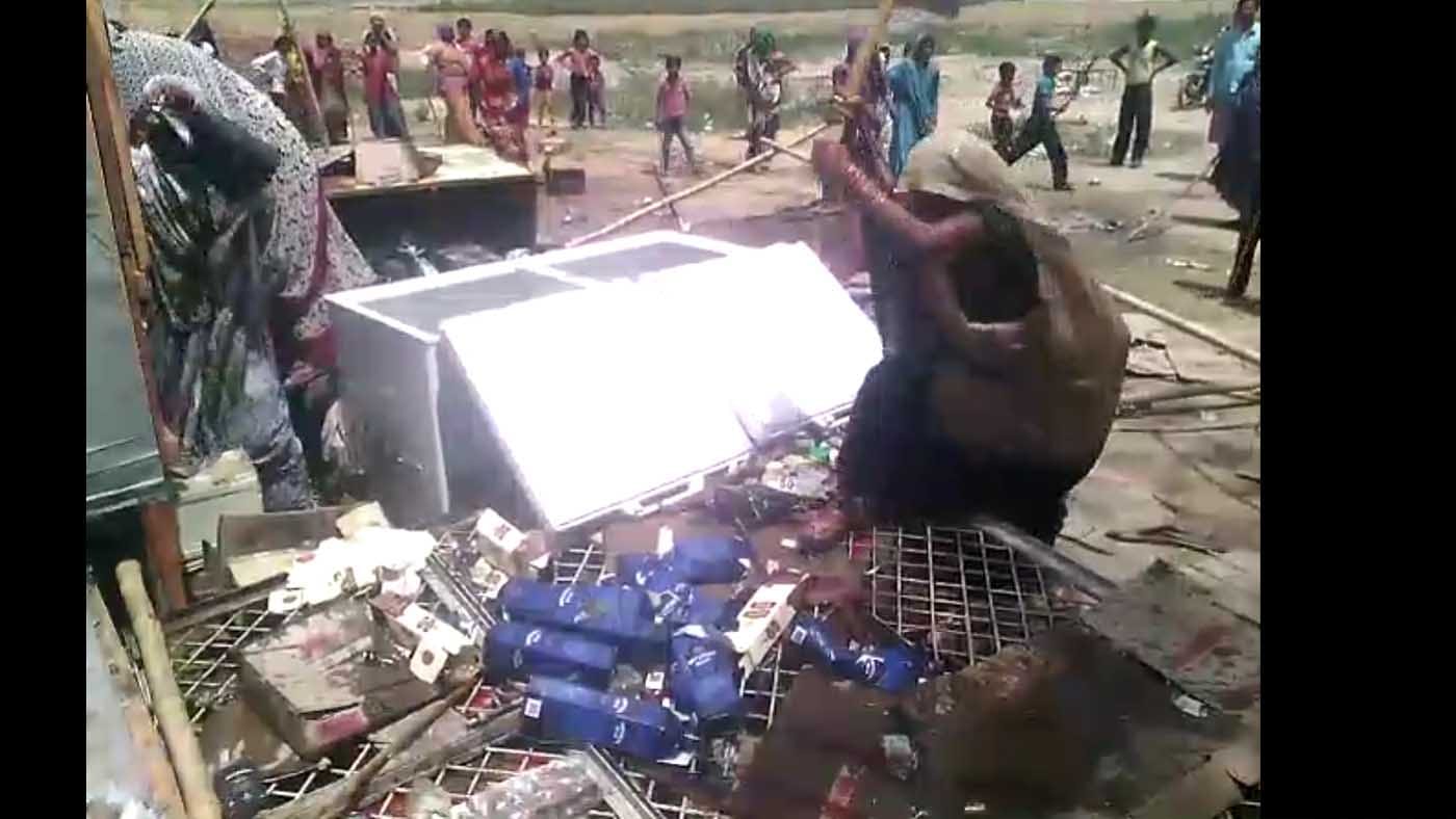 demolition of women at liquor shop