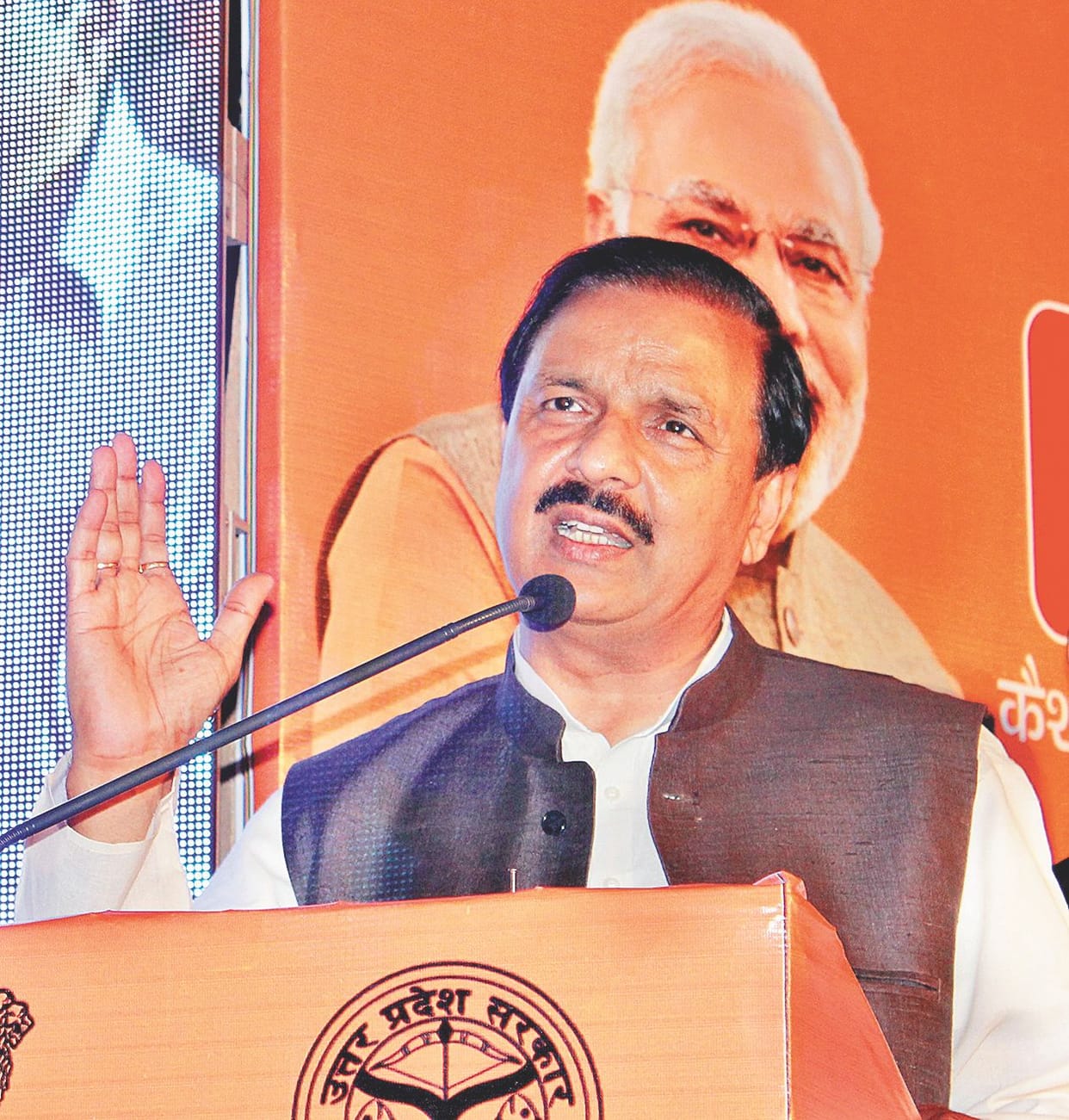 Agra will get airport, barrage in gift