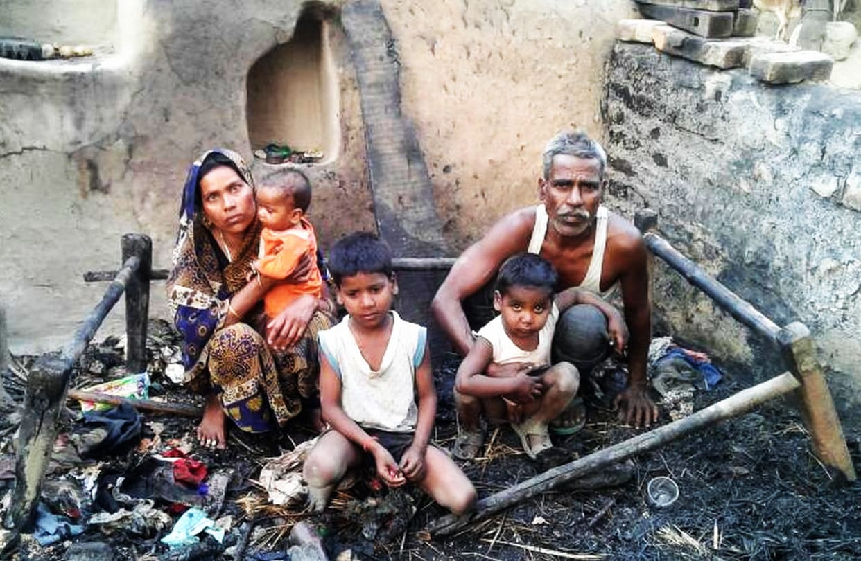 Fire burns nine houses, damages thousands