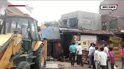 RUCKUS AFTER ENCROACHMENT DRIVE STOPPED IN BETWEEN IN HARDOI