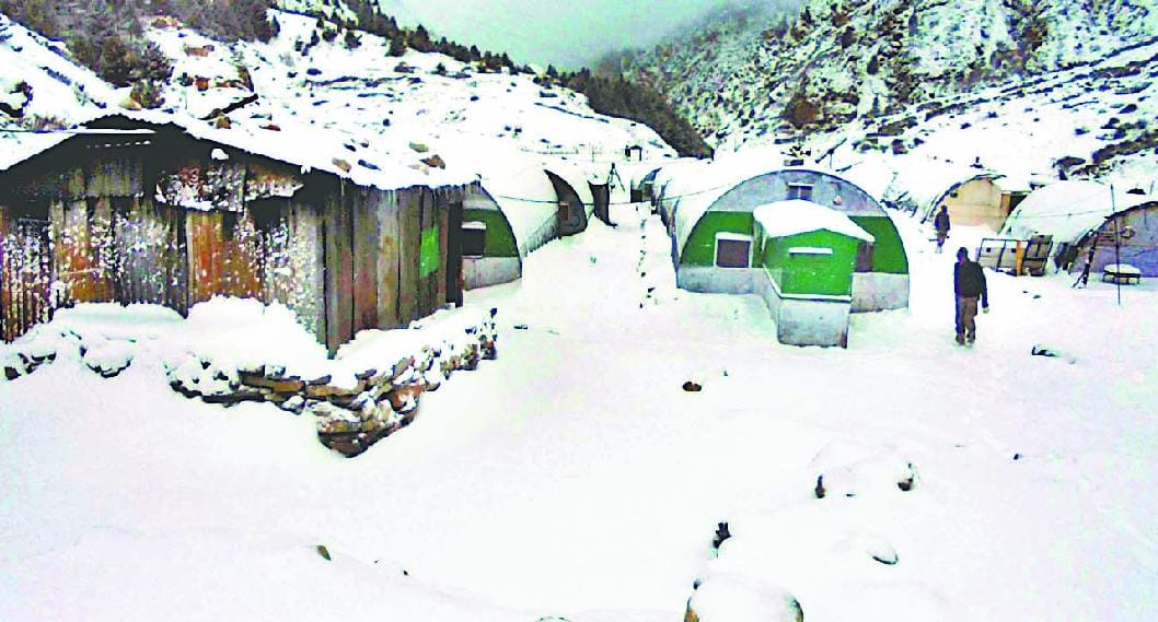 Kailash yatra heavy snowfall on the pedestrian path