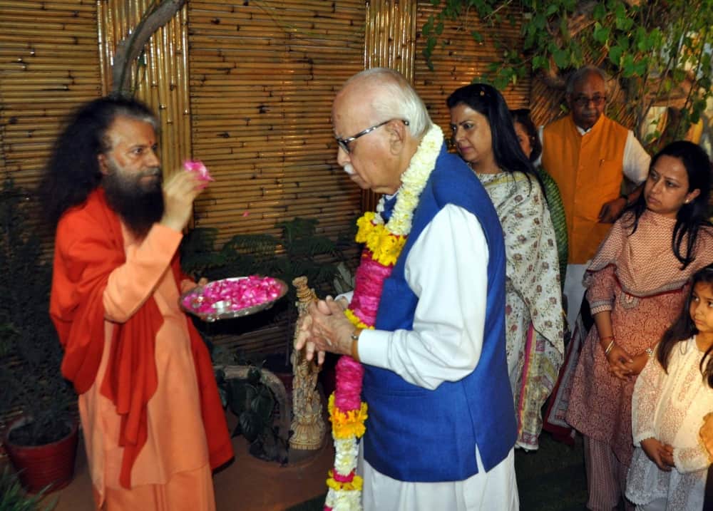 LK advani praises up cm yogi adityanath