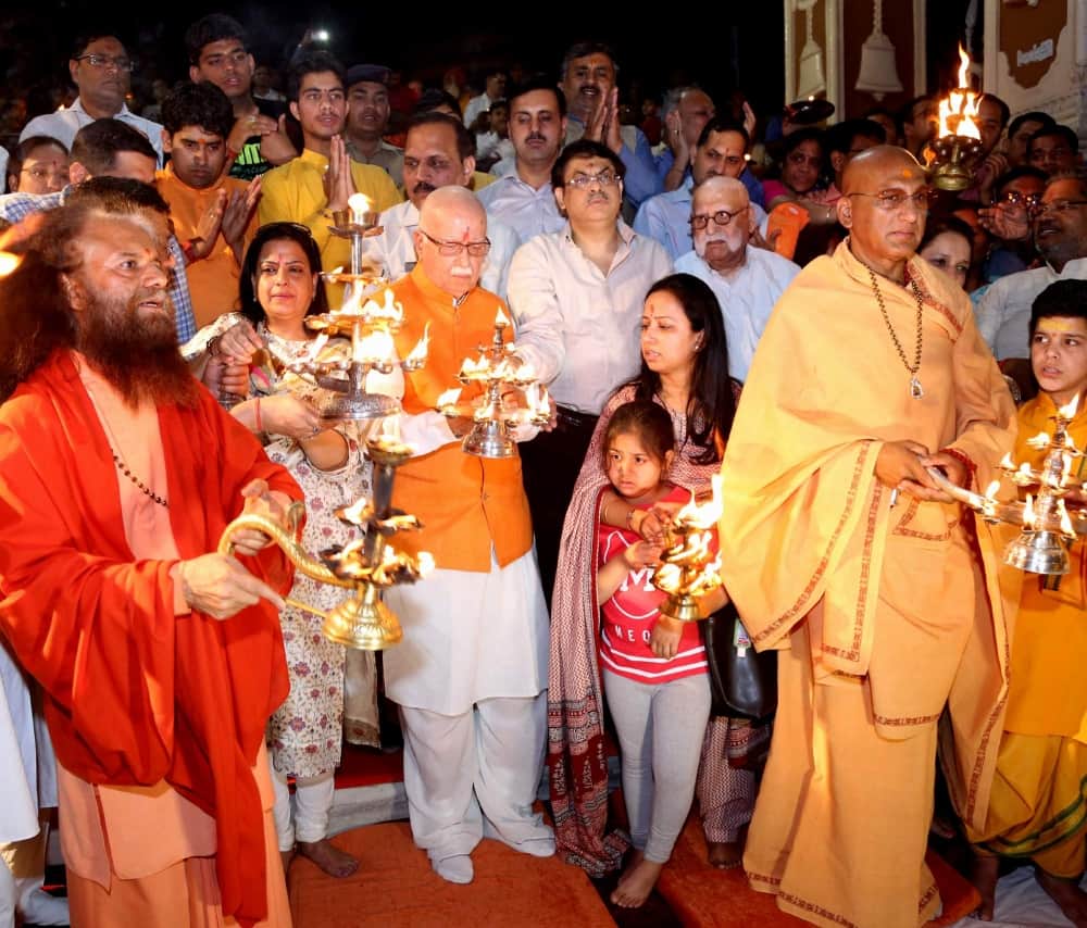 LK advani praises up cm yogi adityanath