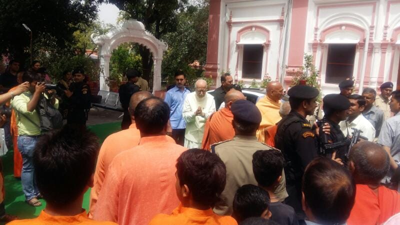 LK advani meet with avdheshanand giri in haridwar