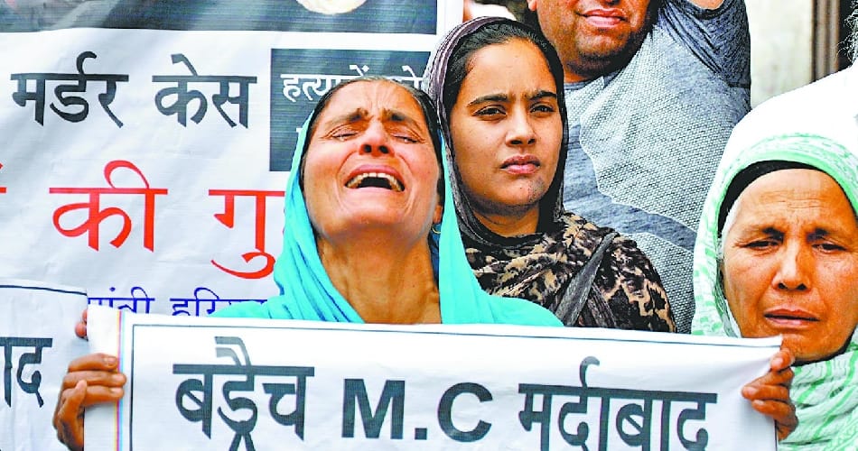 old mother protest for justice to dead son virendra killed by INLD leader's son in panchkula