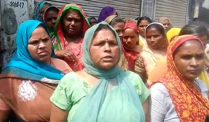 PROTEST AGAINST WINE SHOPS IN BAREILLY