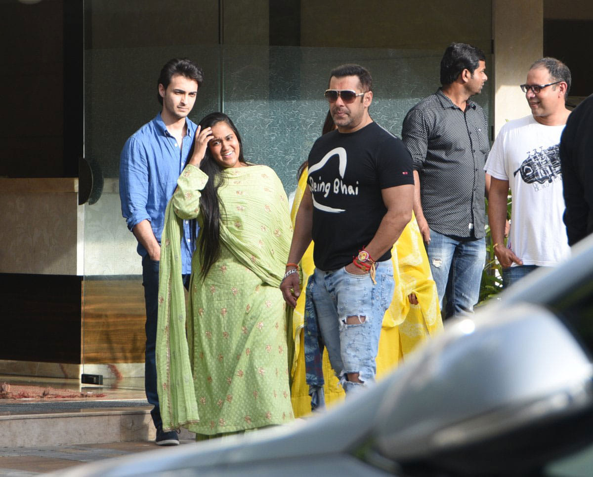 salman khan sisters break down after found guilty in black buck poaching case