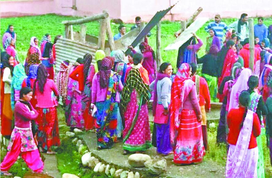 Women uprooted the tinshead made to sell alcohol
