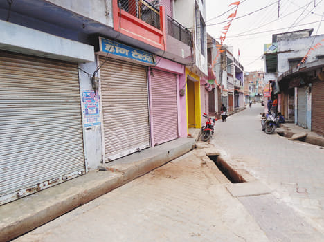 Stress in Akbarpur, shops closed