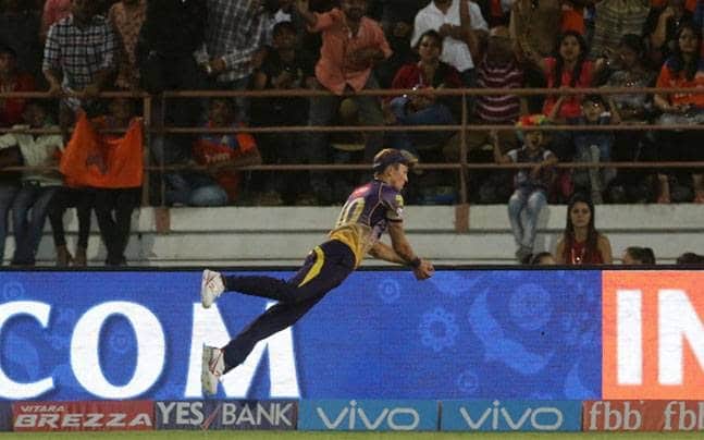 Trent Boult Amazing Fielding Against KKR in IPL 2017