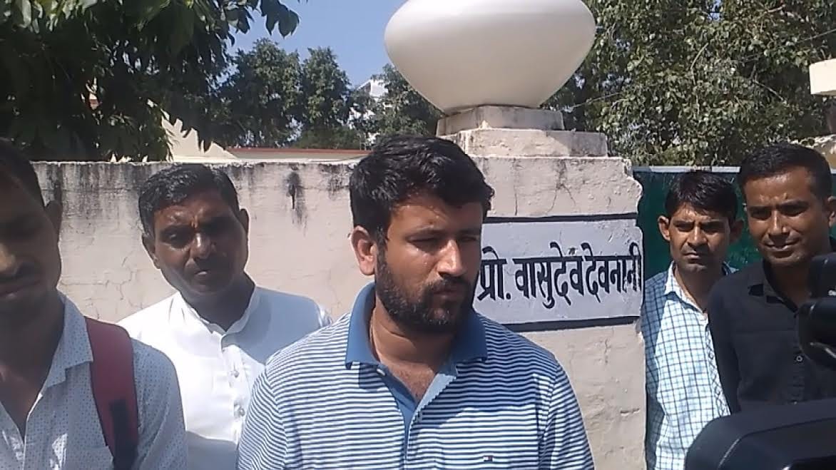 court relase notice to education minister vasudev devnani 