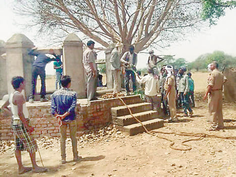 The body of a missing old man found in well in 11 days