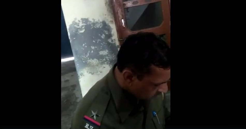 constable demanding bribe, video viral on social media