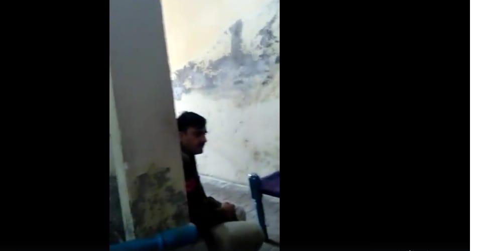 constable demanding bribe, video viral on social media