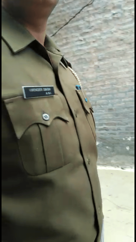 constable demanding bribe, video viral on social media
