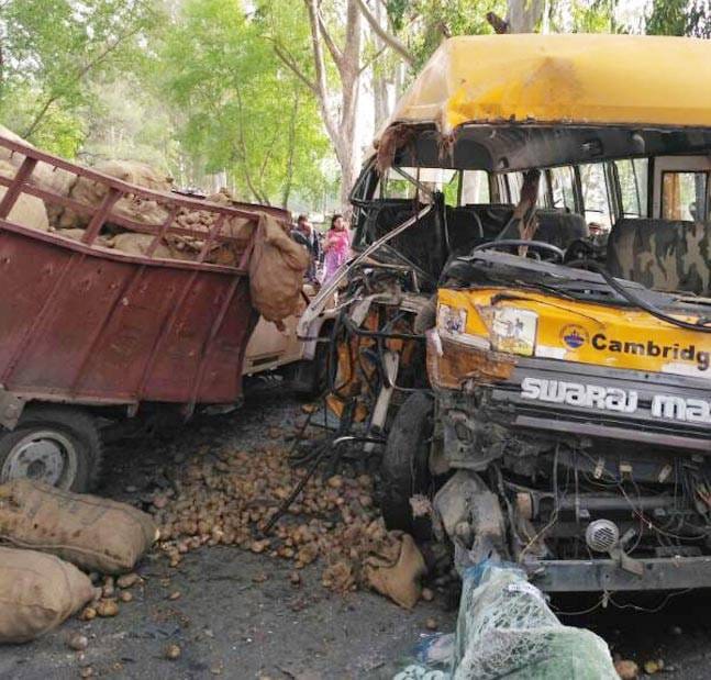 school childrens and driver killed in school bus collision