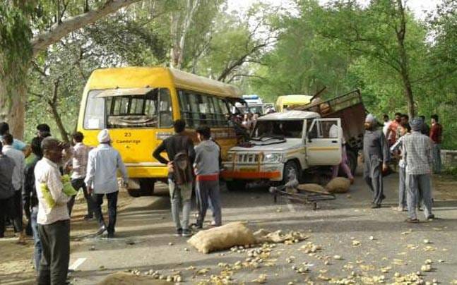 school childrens and driver killed in school bus collision