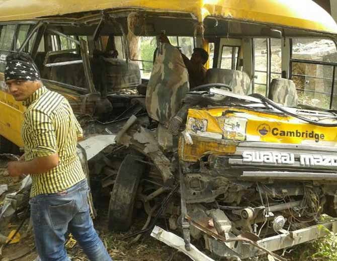 school childrens and driver killed in school bus collision