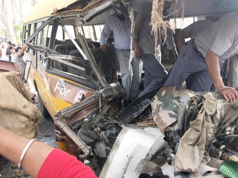 school childrens and driver killed in school bus collision