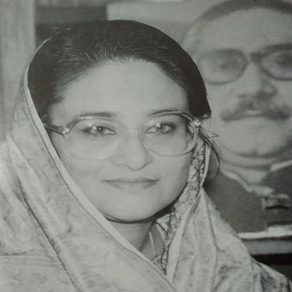  Indira Gandhi gave shelter to Sheikh Hasina in Delhi