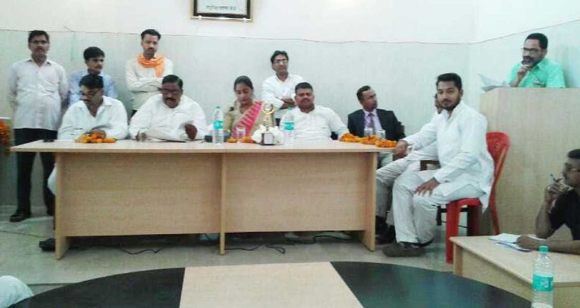 Manju Deirdar listened to problems