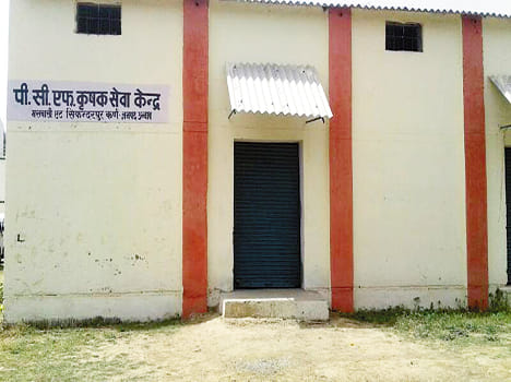 Lock locked in wheat purchase center, returned farmers