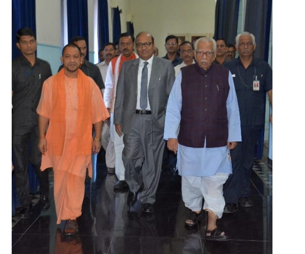 adityanath in rajbhawan in Lucknow.