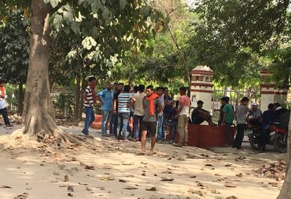 BHU: Students again face a face-to-face, bullying