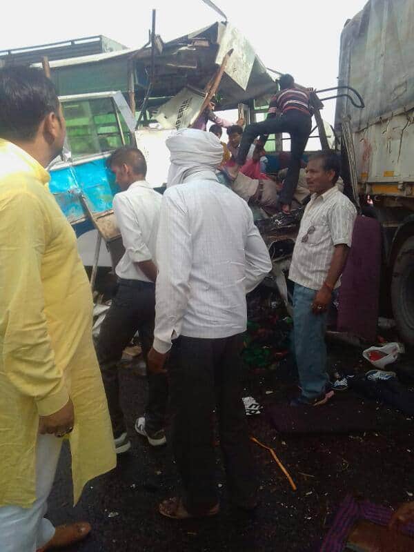 eight killed more than 20 injured in bus accident