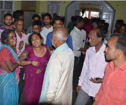 one died in shootout in sitapur.