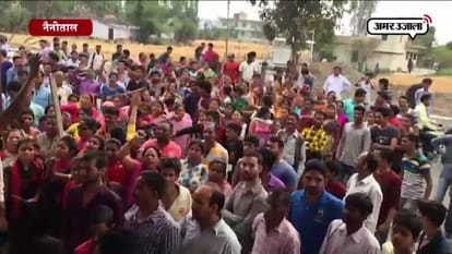 WOMEN PROTEST AGAINST LIQUOR SHOPS AT NAINITAL