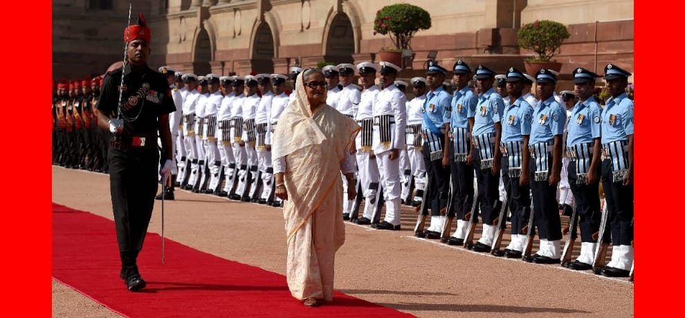 Narendra Modi with Sheikh Hasina during ceremonial reception at the forecourt of Rashtrapati Bhawan