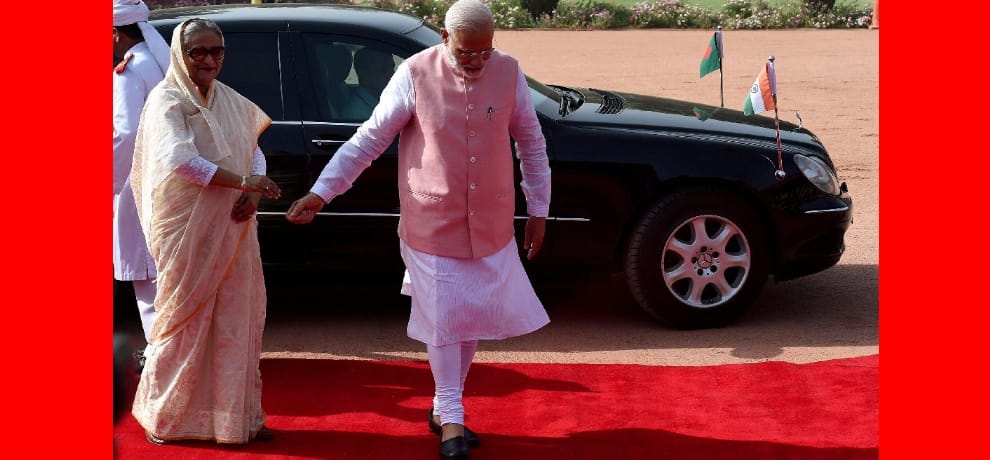 Narendra Modi with Sheikh Hasina during ceremonial reception at the forecourt of Rashtrapati Bhawan