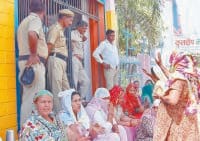 sonipat, women oppose liqure
