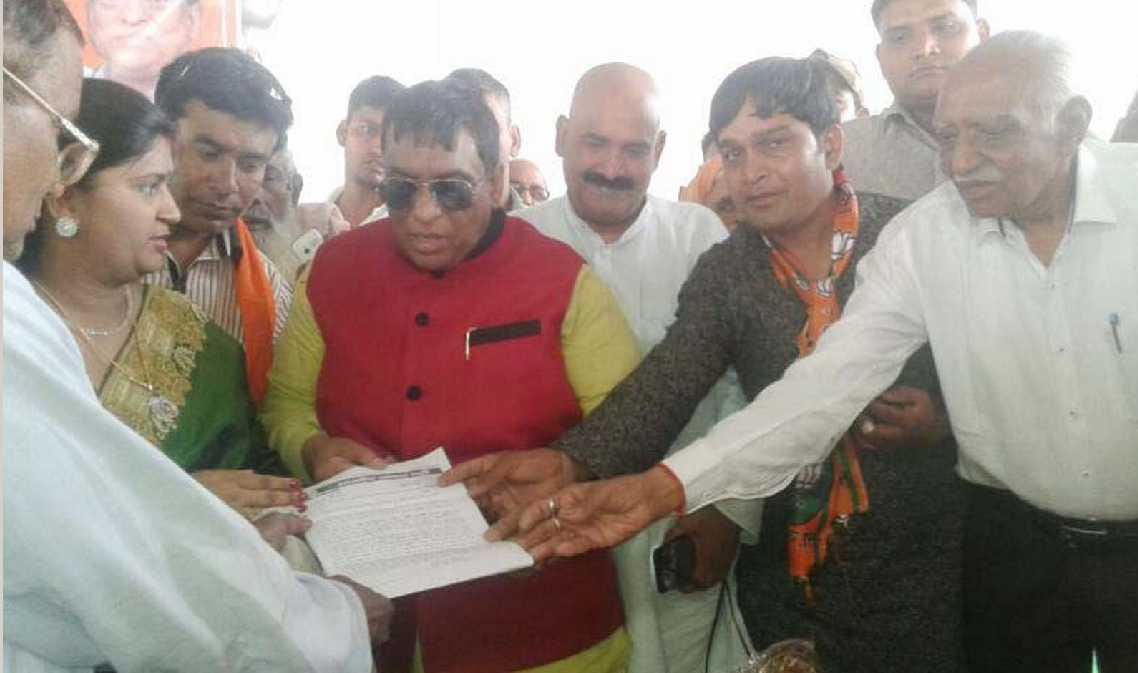 Demanded linking Sahaswan to railway line