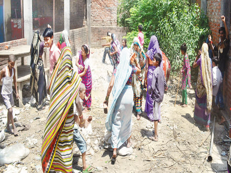 Women protesting against liquor contracts, ransacking the shop, pelting stones on the police