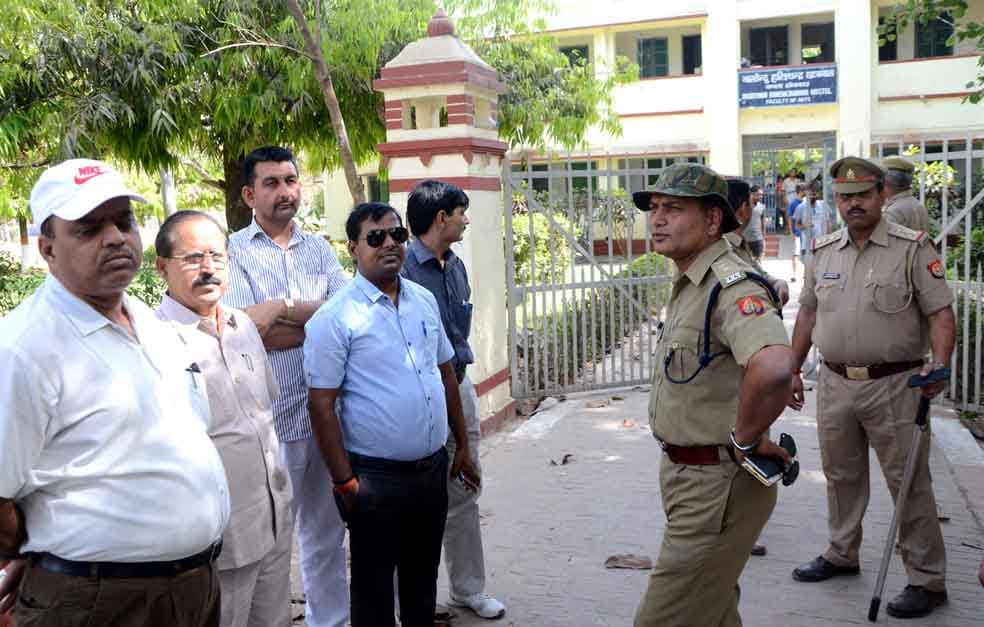 search operation in bhu hostel after firing and outrasing