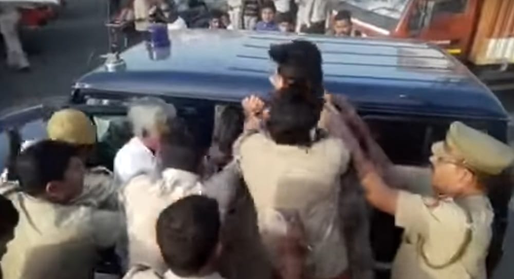 fight between bjp members and police 