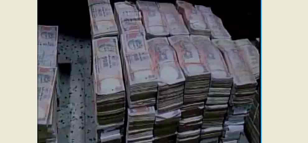 तीस लाख रुपये घोटाले के मामले में दी तहरीर