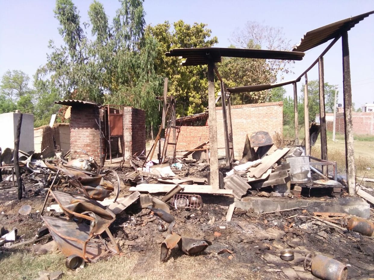fire kills one and burnt five in sitarganj