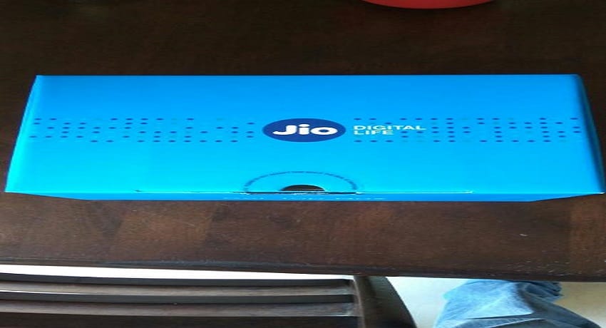 reliance jio starts distribution of jio setup box
