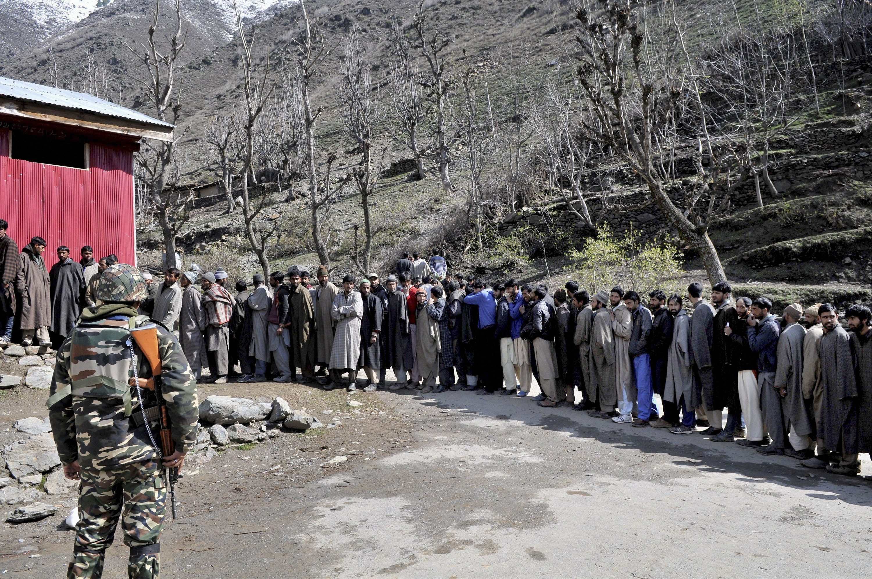 Massive violence in Srinagar bypoll, 6 killed, more than 150 injured