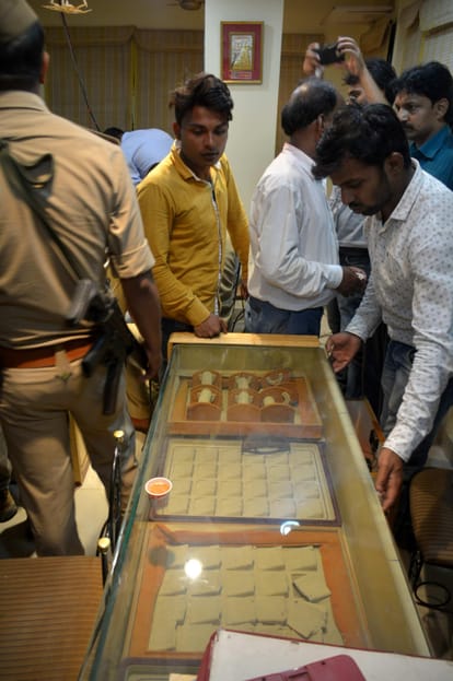 Varanasi biggest robbery happened with full proof planning