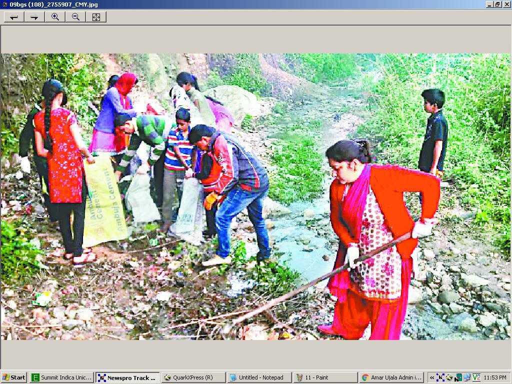people gathered to clean bhagirathi river