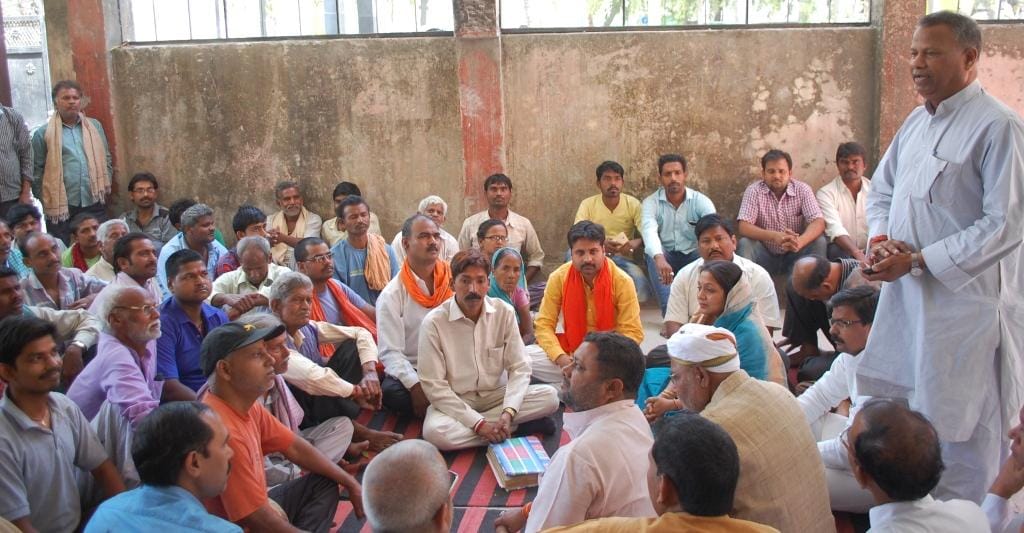 leaders suported footpath sellers