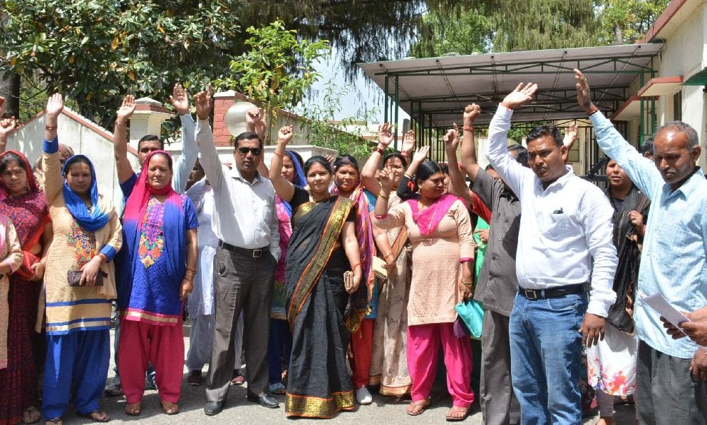 Womens reached to liquor shops